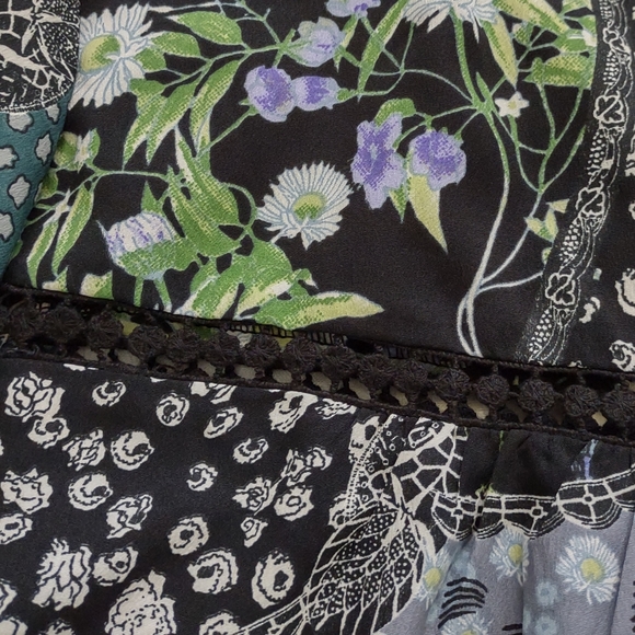 New🎀Chelsea & Theodore crochet detail tiered floral neck ties long sleeve - Picture 2 of 9